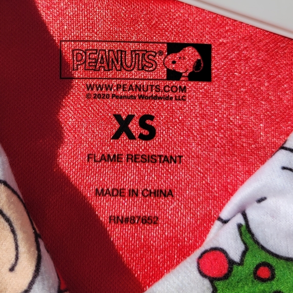 Peanuts Christmas nightgown Snoopy - Picture 2 of 4